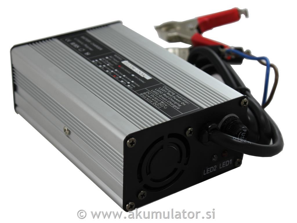 Polnilec in vzdrževalec akumulatorja 12V 5A